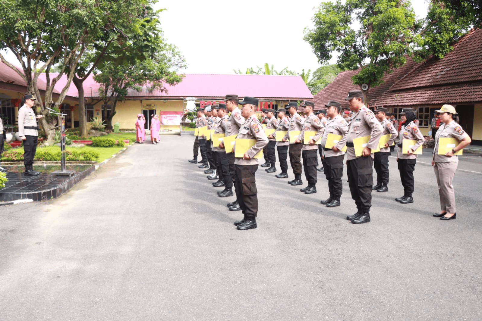 Kapolres Binjai Berikan Reward Terhadap Personil Yang Berprestasi