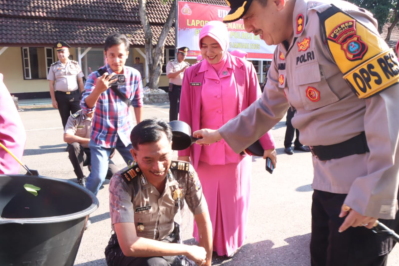 Sambut Tahun Baru 2025 58 Personil Polres Binjai Kenakan Pangkat Baru